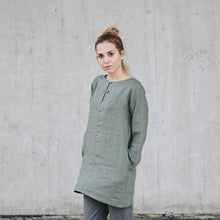 Load image into Gallery viewer, Women&#39;s linen tunic with buttons and pockets
