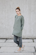 Load image into Gallery viewer, Women&#39;s linen tunic with buttons and pockets
